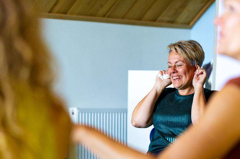 Leerkrachten hebben ook emoties. Hoe uit je die passend voor de klas?